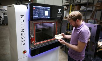 Der neue, kompakte Hochgeschwindigkeits-3D-Drucker eröffnet auch KMU die Vorteile schneller additiver Fertigung (Bild: Essentium).