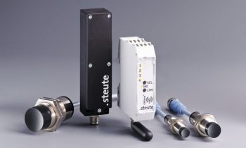 Standard-Schaltgeräte wie diese induktiven Sensoren werden mit einem Universalsender funkfähig (Bild: steute).
