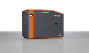 Durchlauf-Strahlanlage zur Nachbearbeitung von 3D-Kunststoffteilen aus pulverbettbasierten Druckverfahren (Bild: AM Solutions/Rösler).