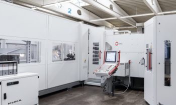 Zwei 5-Achs-Bearbeitungszentren verbunden mit einem Robotersystem geben der Hohner Maschinenbau GmbH die notwendige Flexibilität für ihr besonders vielfältiges Teilespektrum (Bild: Hermle).