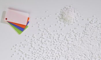 Die naturfarbenen und weißen Rezyklat-Compounds machen Schluss mit grauem Einheitslook bei Rezyklatprodukten (Bild: FKuR).