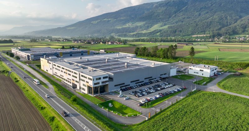 Das neue Werk verfügt über eine Produktionsfläche von 14.000 m² (Bild: Lindner).
