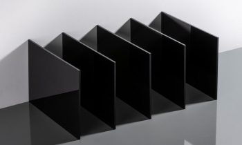 Die Acrylglasplatten enthalten ca. 90 % rezykliertes Material (Bild: Röhm).