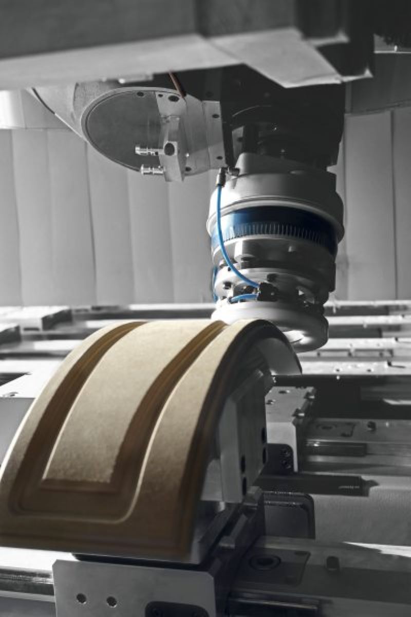 Zusatzaggregate erweitern die Bearbeitungsmöglichkeiten der CNC-Maschine (Bild: Felder).