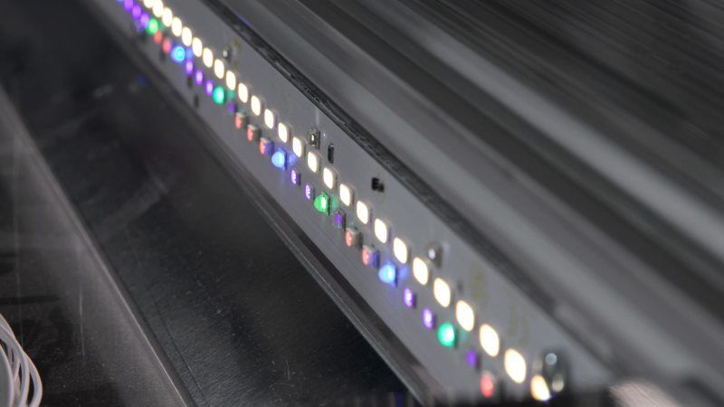 Die LED-Technik übernimmt bei der Farbabmusterung zukünftig die entscheidende Rolle (Bild: Just Normlicht).