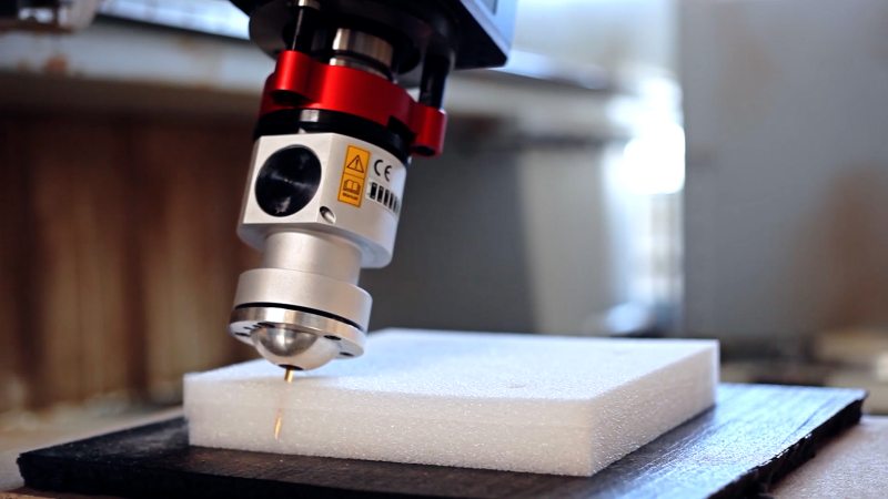 Das CNC-Aggregat ist für den präzisen Zuschnitt verschiedener Softmaterialien geeignet (Bild: Atemag).