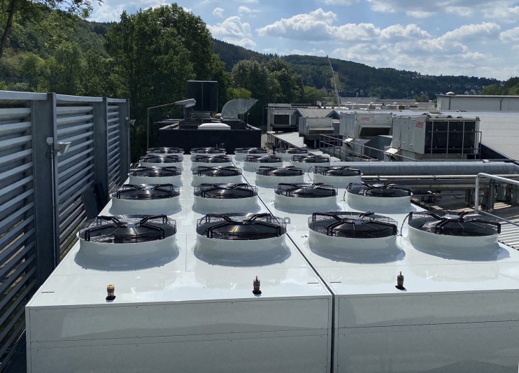Beispiel Winterentlastung – Teil der Kühlanlage mit einer Kälteleistung von 1,35 MW für einen nordrhein-westfälischen Hersteller von Kunststoffverpackungen (Bild: L&R).