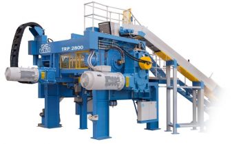 Zwei-Walzen-Plastifizierer mit integrierter Zahnradpumpe zur schonenden Verarbeitung und Homogenisierung von Kautschukmischungen (Bild: UTH).