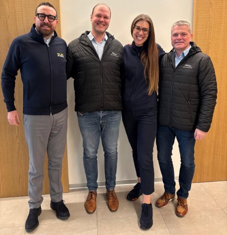 V. l.: Sales Director FIMIC Claudio Bonafede, Global Segment Manager Recycling Nordson BKG Christian Schröder, CEO FIMIC Erica Canaia und Global Segment Development Director Nordson BKG Sven Conrad (Bild: Nordson).