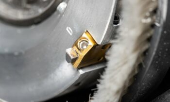Für das Hochglanzfräsen kommen monokristalline Diamanten zum Einsatz (Bild: Horn/Sauermann).