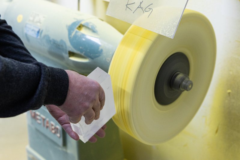 Das zeitaufwändige Schwabbeln von Hand kann durch das Hochglanzfräsen eingespart werden (Bild: Horn/Sauermann).