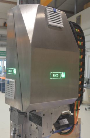 Rico Elastomere Projecting zeigt den Status ihrer Entform-Handlings über den Farbwechsel des Unternehmenslogos an (Bild: IPF).