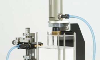 Mit den Vakuum-Hubsaugern lassen sich leichte Teile kostengünstig, sanft und schnell abstapeln und vereinzeln (Bild: MM Engineering).
