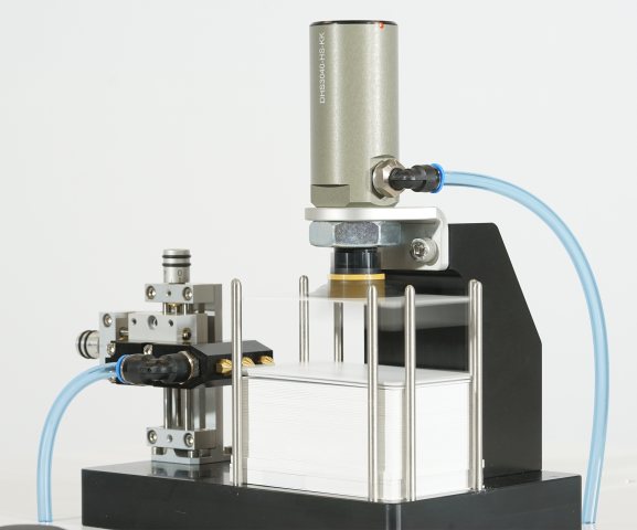 Mit den Vakuum-Hubsaugern lassen sich leichte Teile kostengünstig, sanft und schnell abstapeln und vereinzeln (Bild: MM Engineering).