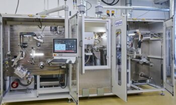 Präzise Folienbearbeitung: Die Anlage schneidet Batteriefolien im Rolle-zu-Rolle-Verfahren mittels Laser-Notching (Bild: MM Sonplas).
