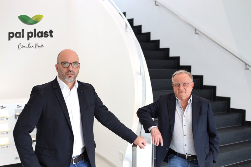 Amit (li.) und Josef Wirnik führen das Familienunternehmen gemeinsam in die Zukunft (Bild: pal plast).