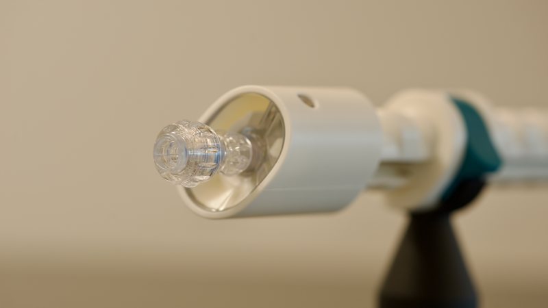 Die gesamte Baugruppe hochpräziser Spritzgießteile für das Implantat-Einführsystem wurde in wenigen Monaten realisiert (Bild: 1zu1).