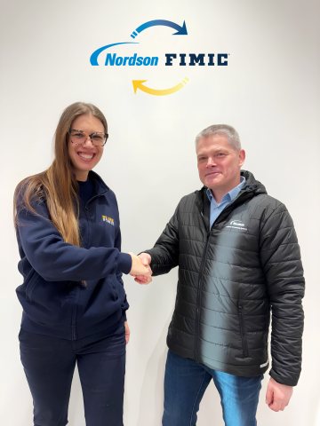 Erica Canaia, CEO Fimic, und Sven Conrad, Nordson BKG Global Segment Development Director (Bild: Nordson).