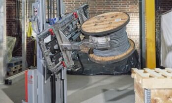 Die Hebehilfe vereint Ergonomie und Sicherheit für industrielle Anwendungen (Bild: Best Handling).