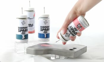 Mithilfe von Spray und Paste lassen sich auch empfindliche Oberflächen oder komplexe Geometrien beschädigungsfrei bearbeiten (Bild: Lach Diamant).