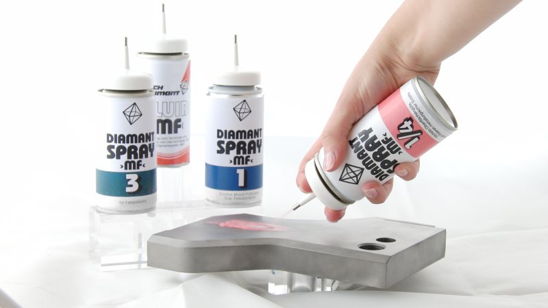 Mithilfe von Spray und Paste lassen sich auch empfindliche Oberflächen oder komplexe Geometrien beschädigungsfrei bearbeiten (Bild: Lach Diamant).