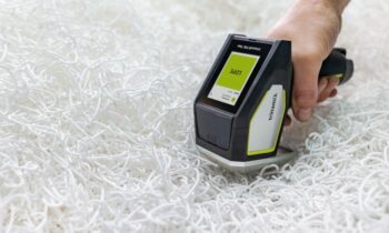 Das handliche Gerät dient der Materialanalyse in Produktions-, Sortier- und Recyclingprozessen (Bild: Trinamix).