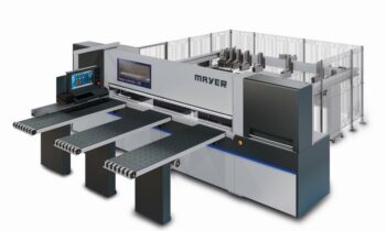 Die kompakten Plattenaufteilsägen für den Kunststoff-Halbzeugzuschnitt sind in drei Ausführungen erhältlich (Bild: Mayer).