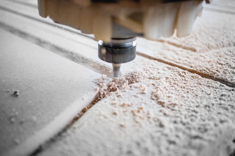 Frässtifte eignen sich für das Fräsen, Sägen und Bohren von Kunststoffen und Composites (Bild: Lukas-Erzett).