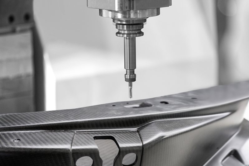 Auch Hightech-Carbonteile lassen sich präzise bearbeiten (Bild: Lukas-Erzett).