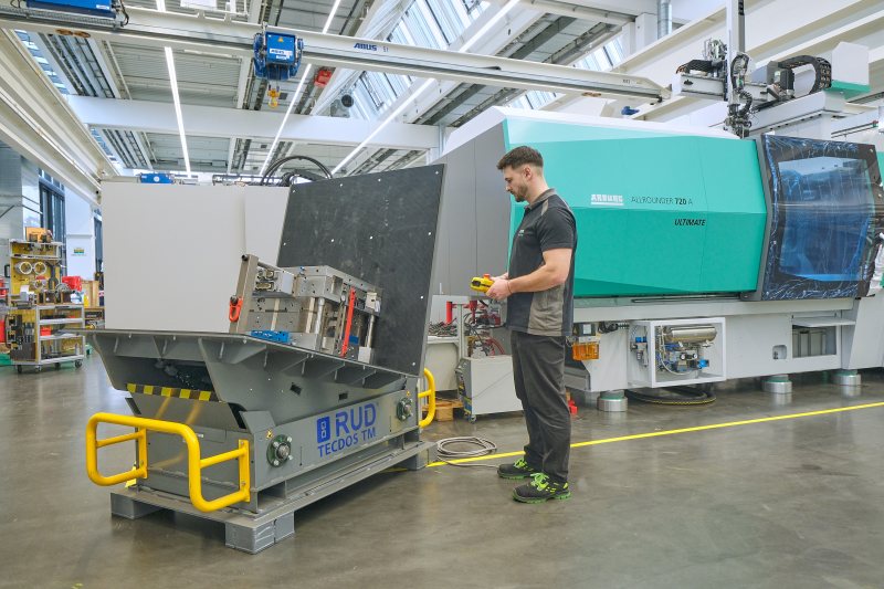 Der Wendetisch wird im Kundencenter am Hauptsitz in Loßburg für Werkzeugtests und Turnkey-Projekte eingesetzt (Bild: Ingo Jensen/RUD).