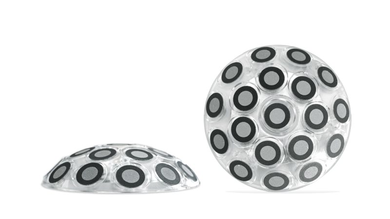 Die Domes haben eine transparente Unterseite und einen M4-Gewindeeinsatz. Auf der Oberfläche haben bis 19 Referenzpunkte Platz (Bild: Aesub).