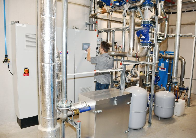 Blick auf einen Teil der Wärmetauscherstation in Bauabschnitt 2 (Bild: ONI).