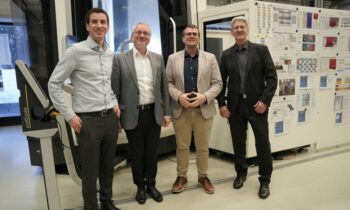 Die vier Gründer des Instituts für Werkzeug-, Formen- und Modellbau (IWFM) an der Technischen Hochschule Deggendorf (v. l.): Prof. Dr.-Ing. Nikolaus Urban, Prof. Dr.-Ing. Andrey Prihodovsky, Prof. Dr.-Ing. Anton Schmailzl sowie Prof. Dr.-Ing. Ludwig Gansauge (Bild: THD).