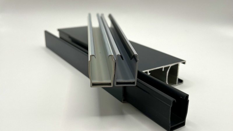 Bei den Kunststoffprofilen für die Verschattungstechnik handelt es sich vorrangig um kundenspezifische Ausführungen (Bild: SLS).