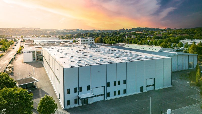 Die Produktionsfläche im Werk wurde um ca. 50.000 m² erweitert (Bild: Hans Weber).