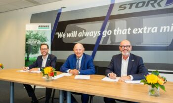 V. l.: Steffen Kroner, Philip Stibbe und Guido Frohnhaus unterzeichneten den Kaufvertrag am 29. Juli 2026 (Bild: Stork IMM).