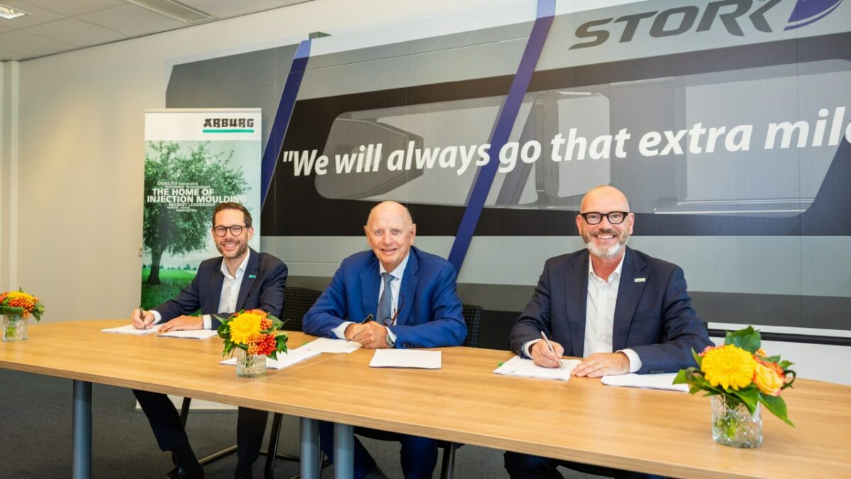 V. l.: Steffen Kroner, Philip Stibbe und Guido Frohnhaus unterzeichneten den Kaufvertrag am 29. Juli 2026 (Bild: Stork IMM).