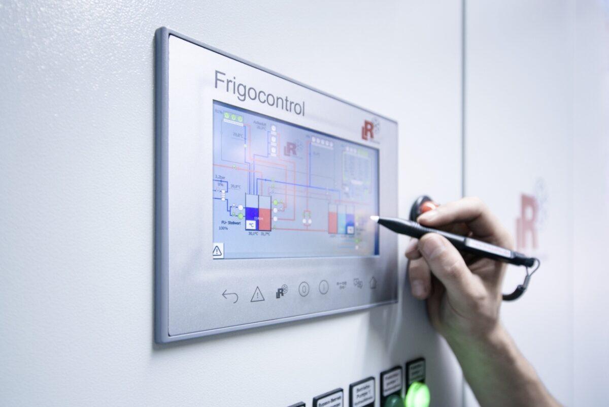 Komfortabel und transparent: Die Bedienung der Kälteanlage erfolgt über das Touch Panel (Bild: L&R).