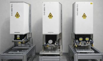 Varianten des Prozessmoduls »Evo 0800-TD«: Das kompakte Dual-Station-Modul ist für die Integration in automatisierte Fertigungslinien ausgelegt und schweißt zwei Baugruppen in einem Arbeitsgang (Bild: Evosys Laser)