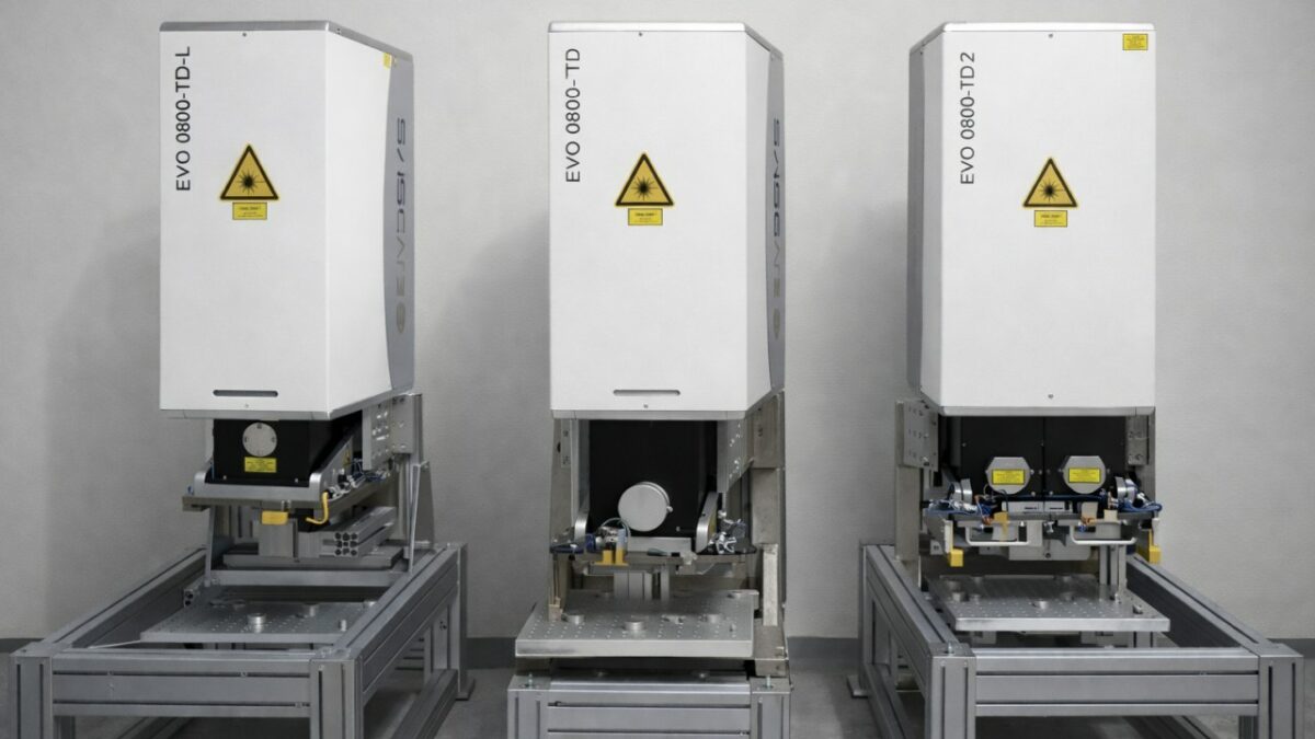 Varianten des Prozessmoduls »Evo 0800-TD«: Das kompakte Dual-Station-Modul ist für die Integration in automatisierte Fertigungslinien ausgelegt und schweißt zwei Baugruppen in einem Arbeitsgang (Bild: Evosys Laser)