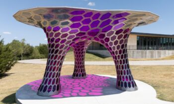 Das Kunstwerk in Dallas wurde mithilfe von Exolon-Platten erstellt (Bild: Anaisa Franco).