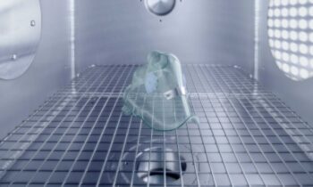 »Aurora-Plasma« für die Oberflächenbehandlung medizinischer Produkte im Niederdruckverfahren (Bild: Plasmatreat).